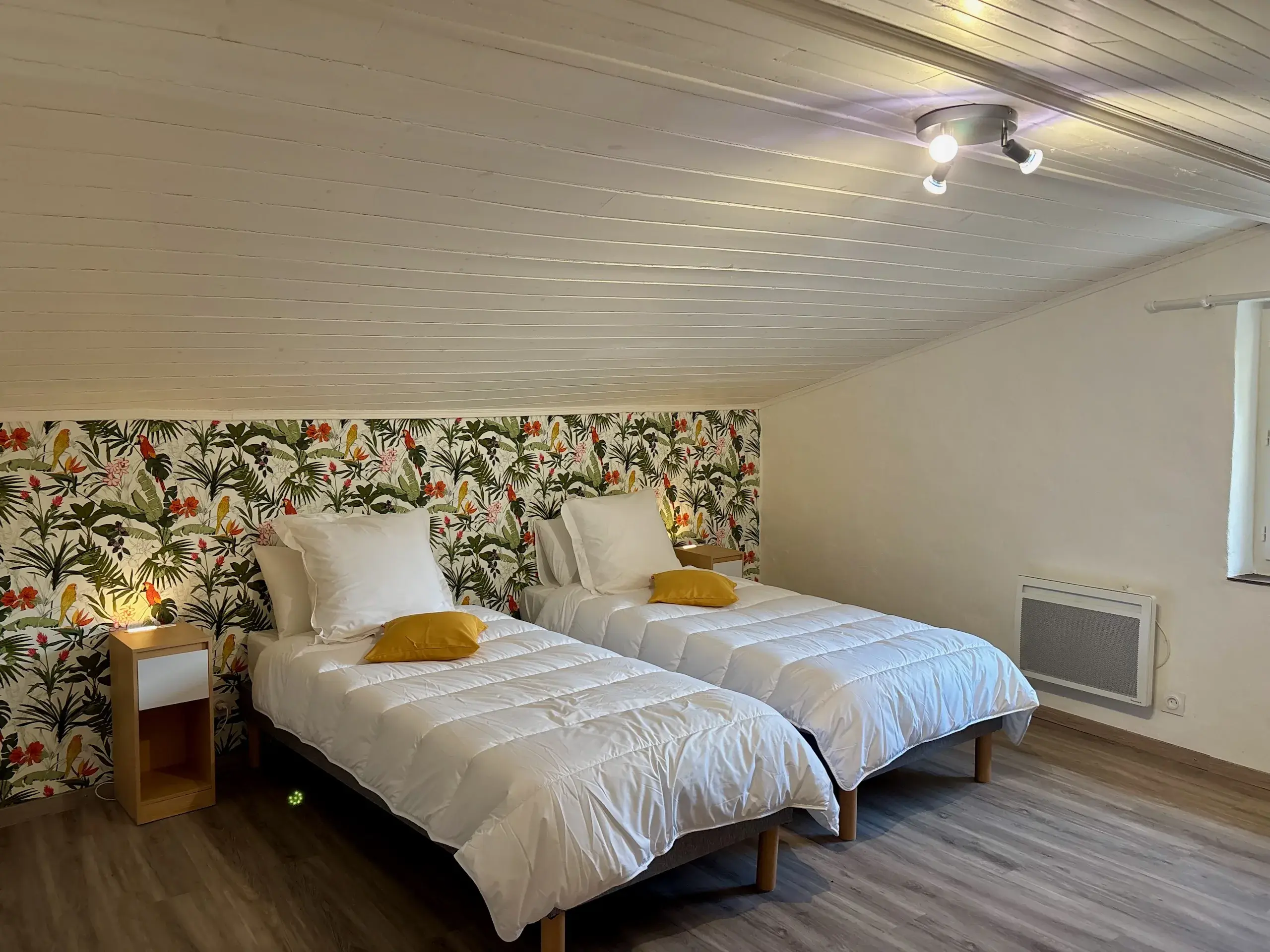Chambre 3 avec lit 180 (ou 2 lits 90) et lit simple 90