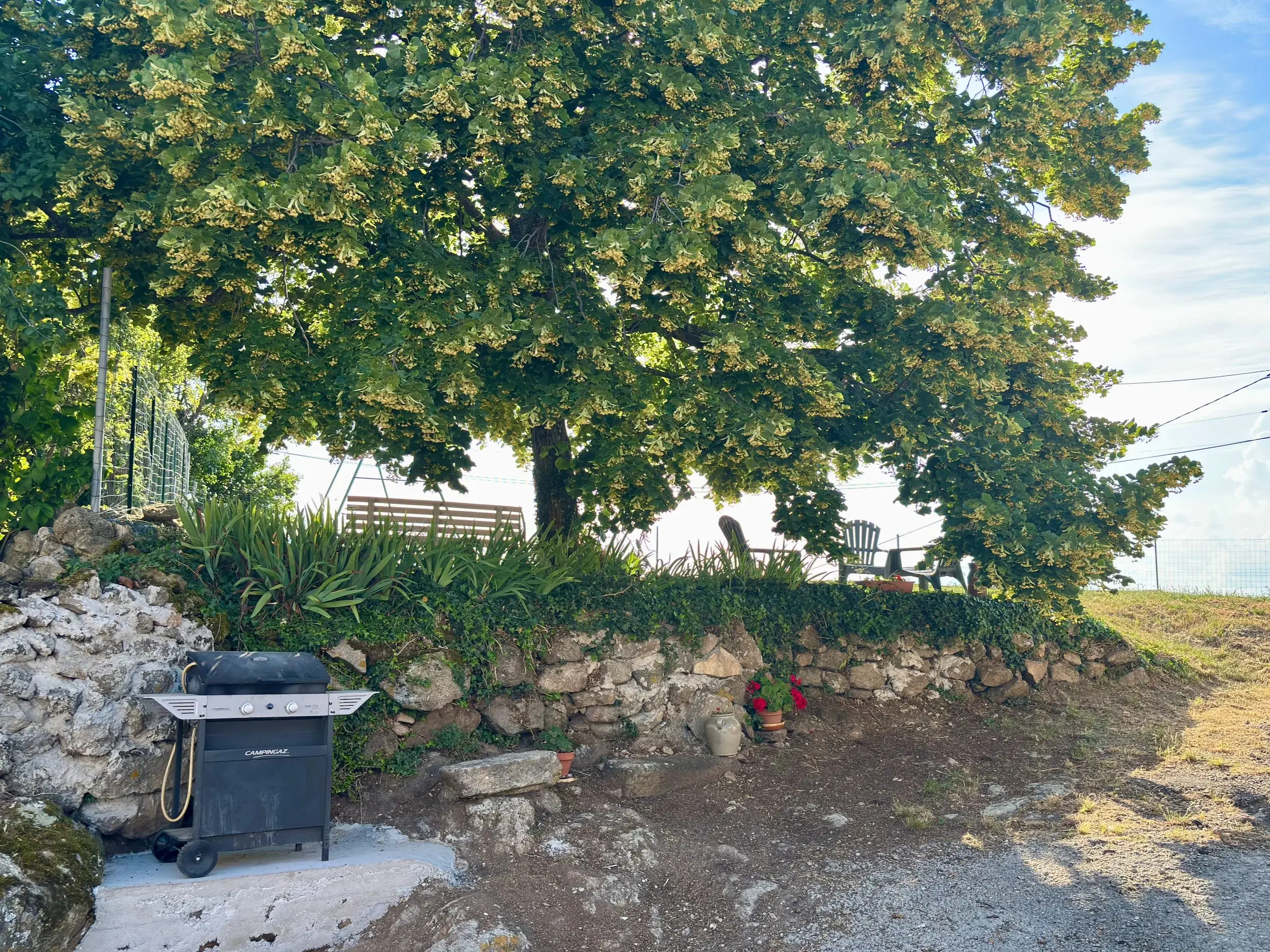Barbecue extérieur du Gîte du Tilleul