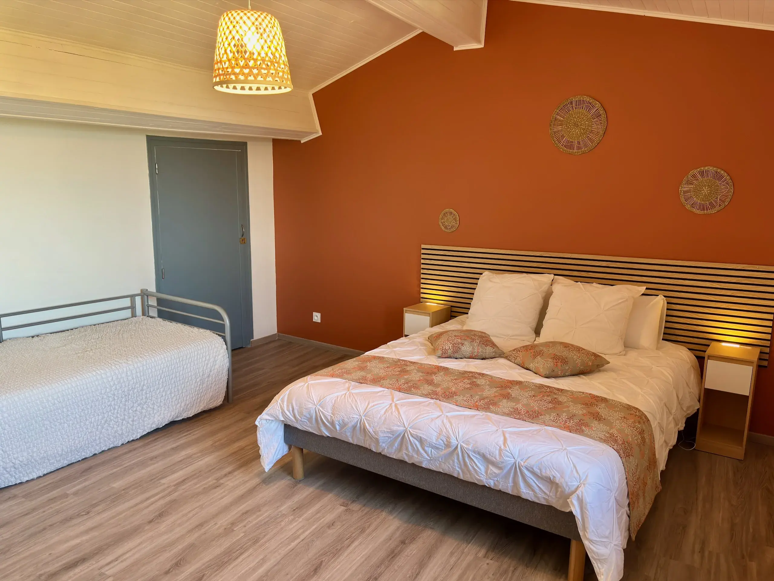 Chambre à l'étage du Gîte du Tilleul
